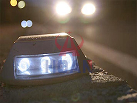 Balizas solares en Colombia: Instalación estandarizada y mejora de la seguridad vial con tachas led solares